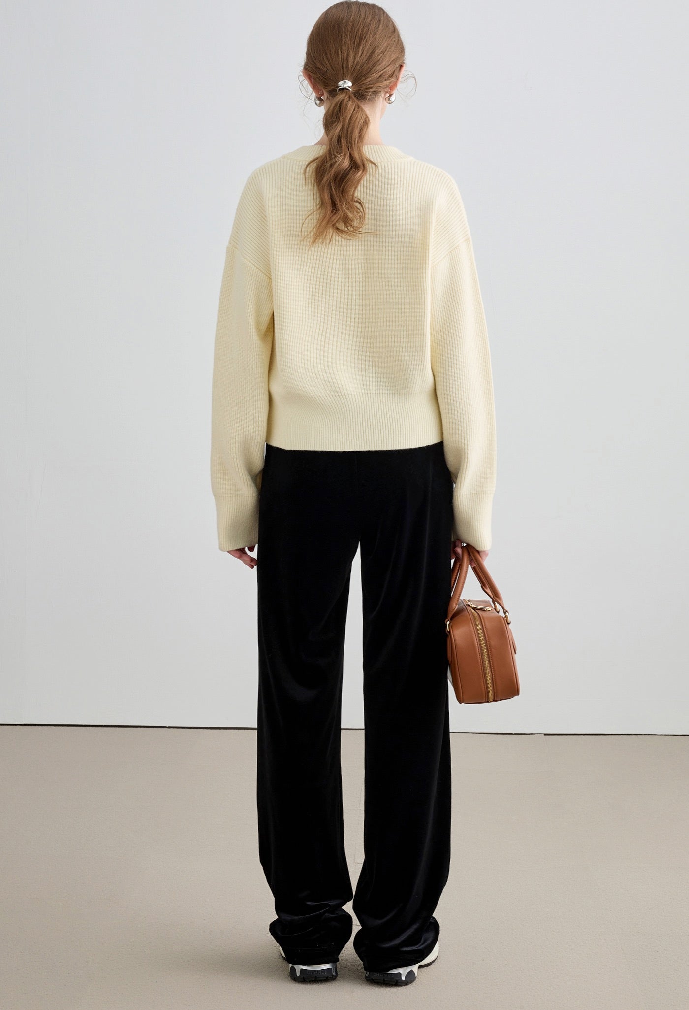 loose,vneck,knit,cardigan,white,simple,cute,sexy,mode,modern,