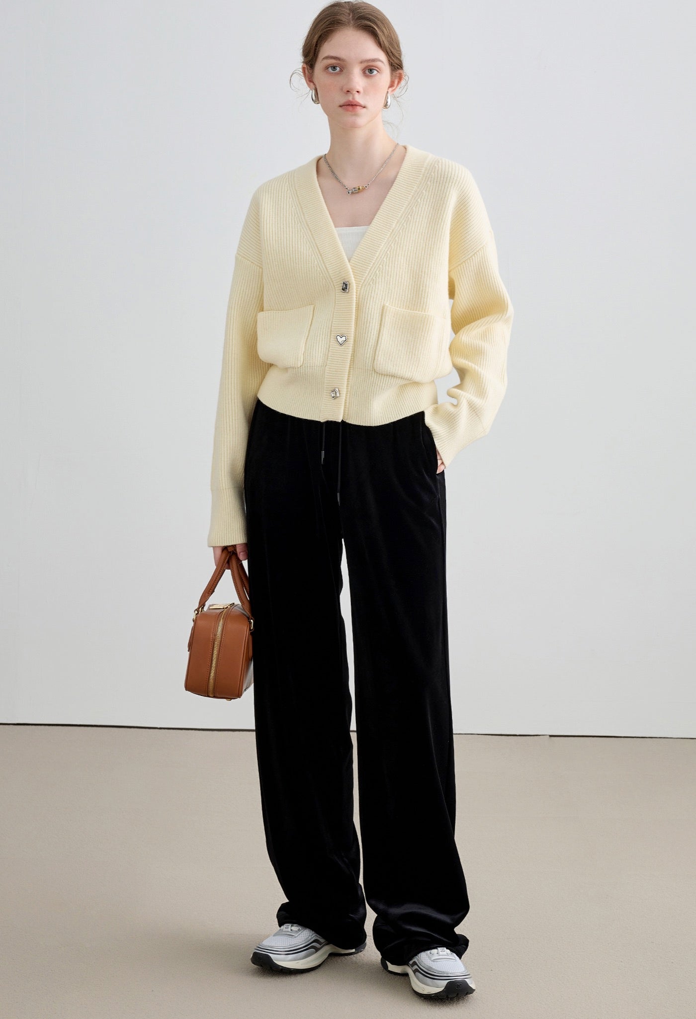 loose,vneck,knit,cardigan,white,simple,cute,sexy,mode,modern,