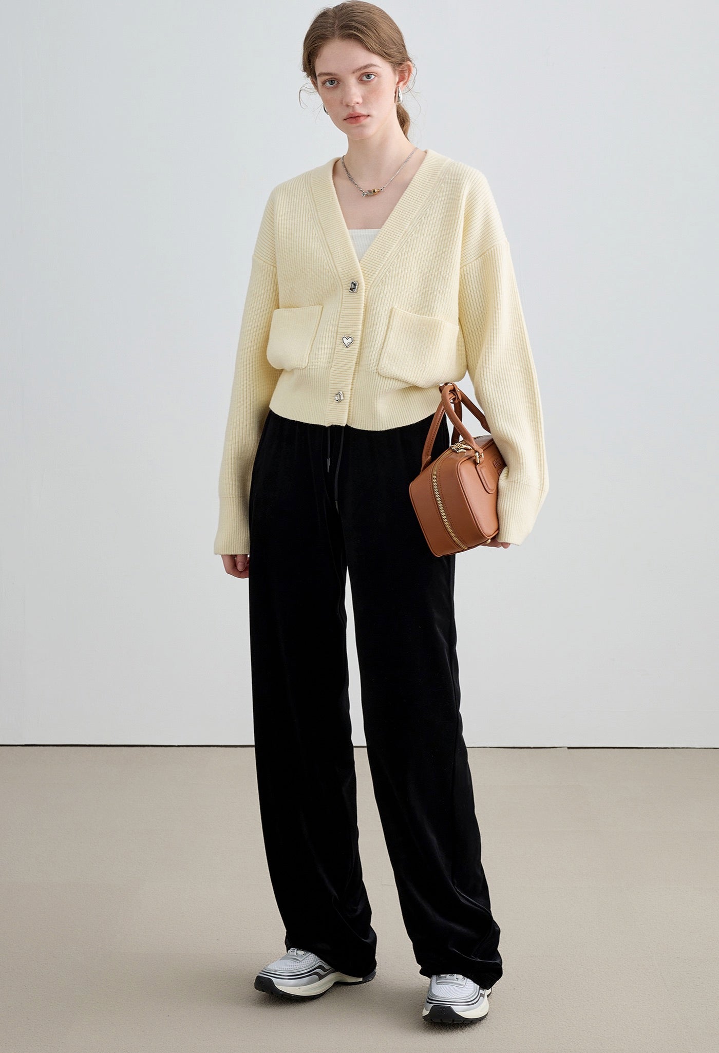 loose,vneck,knit,cardigan,white,simple,cute,sexy,mode,modern,