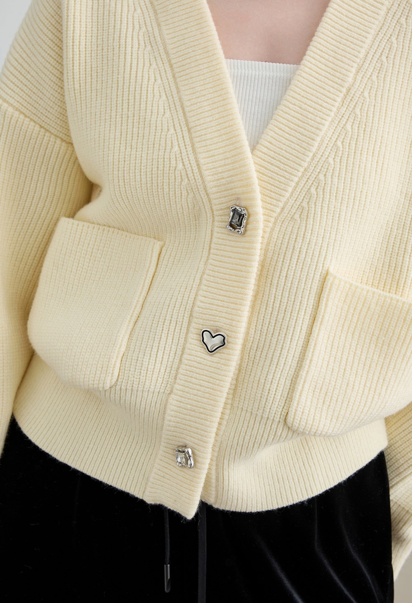loose,vneck,knit,cardigan,white,simple,cute,sexy,mode,modern,