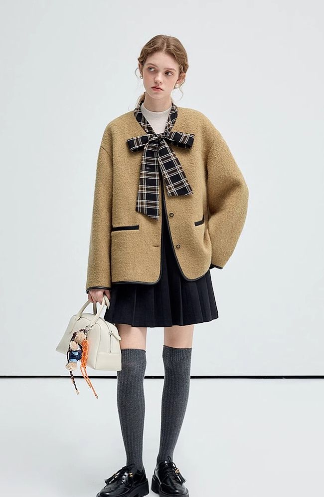 bow,collar,looped,woolen,coat,brown,simple,cool,cute,mode,sexy,modern