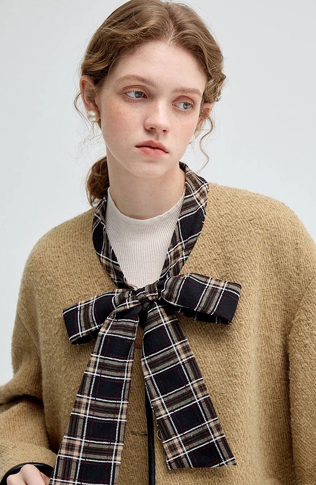 bow,collar,looped,woolen,coat,brown,simple,cool,cute,mode,sexy,modern
