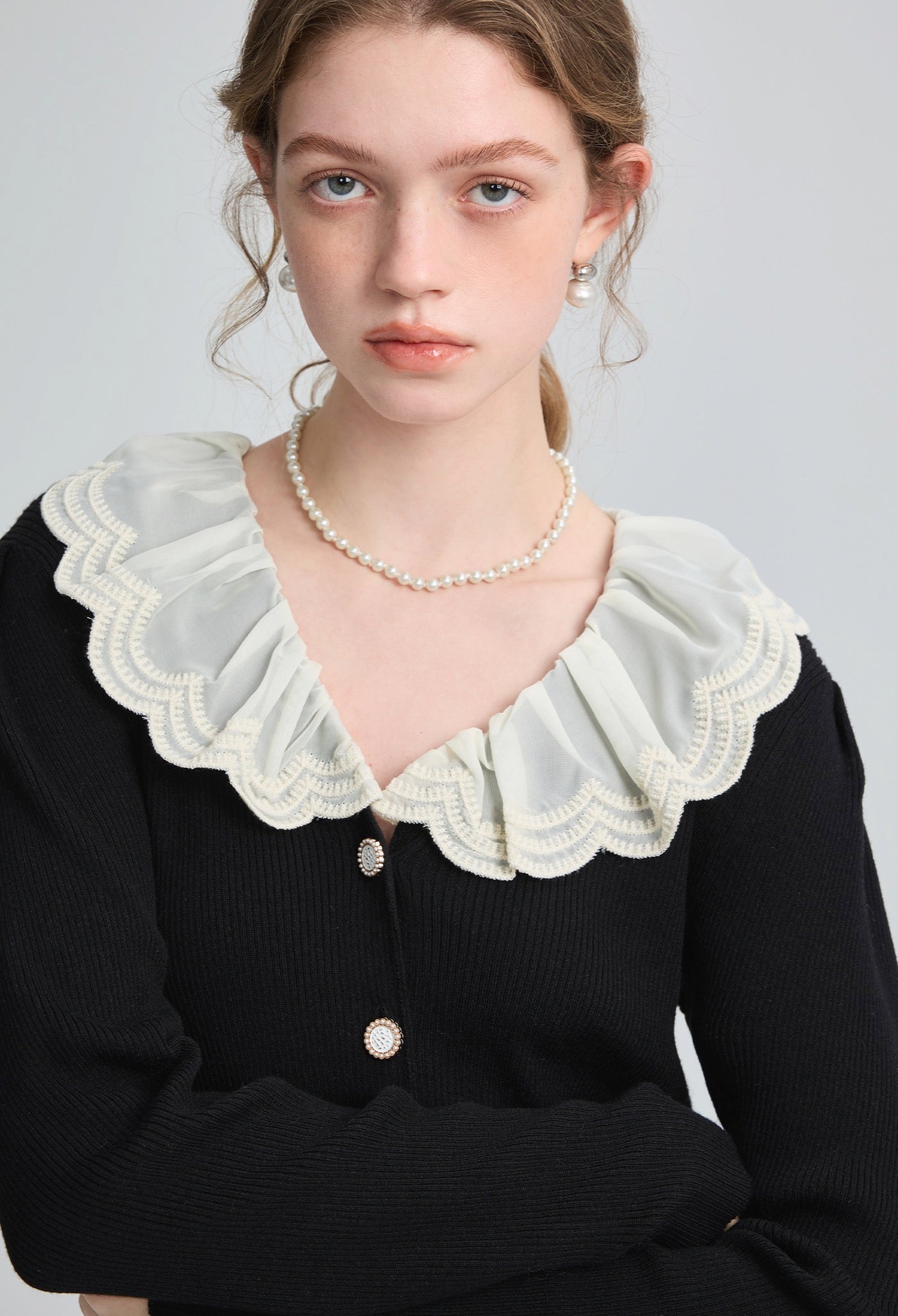 petal,collar,knit,sweater,black,white,cool,cute,simple,sexy,mode