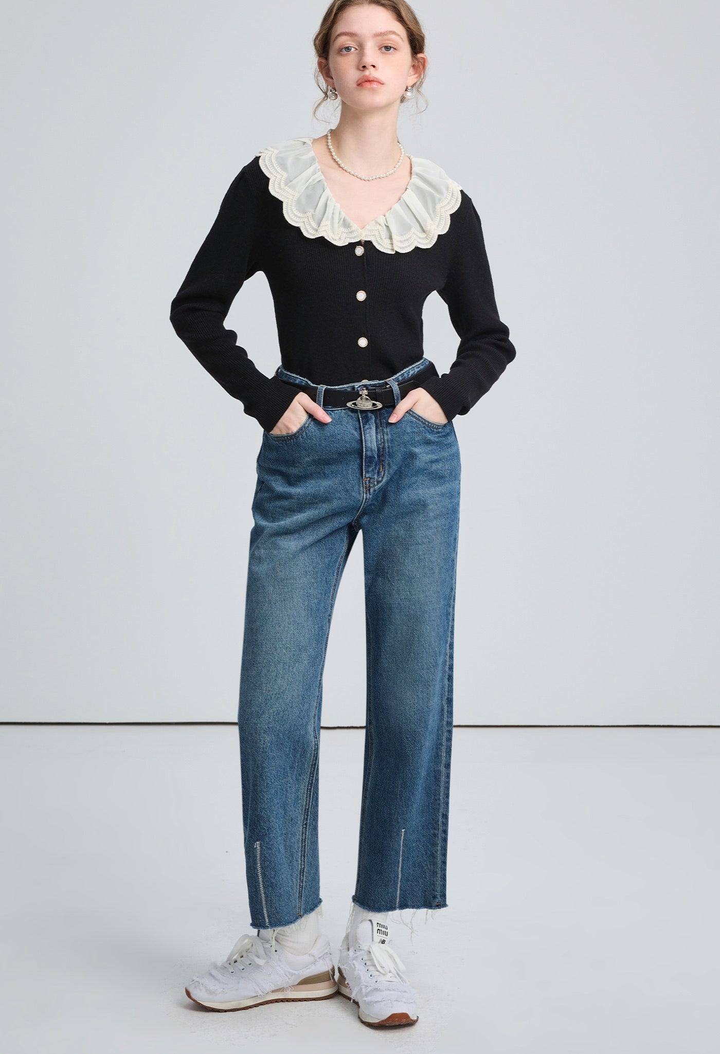petal,collar,knit,sweater,black,white,cool,cute,simple,sexy,mode