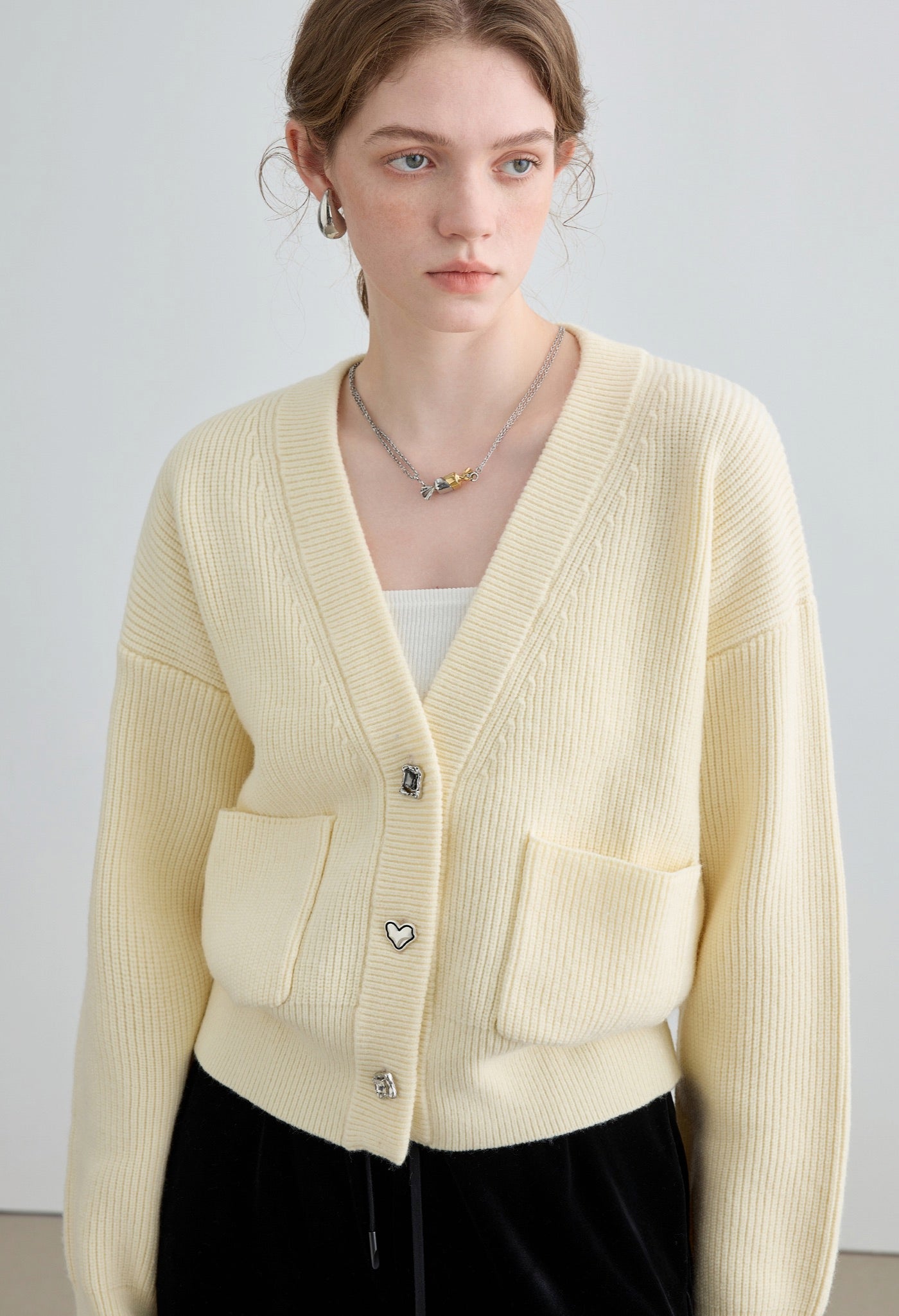 loose,vneck,knit,cardigan,white,simple,cute,sexy,mode,modern,